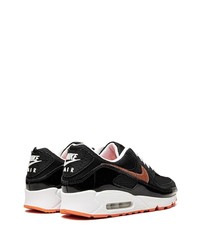 Chaussures de sport noires et blanches Nike