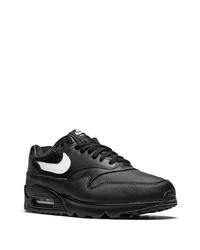 Chaussures de sport noires et blanches Nike