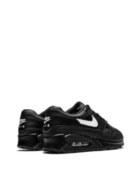 Chaussures de sport noires et blanches Nike