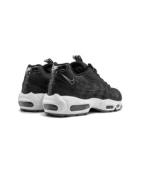 Chaussures de sport noires et blanches Nike