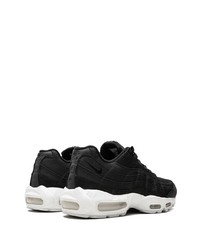 Chaussures de sport noires et blanches Nike