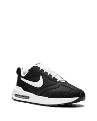 Chaussures de sport noires et blanches Nike