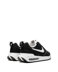 Chaussures de sport noires et blanches Nike