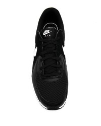 Chaussures de sport noires et blanches Nike