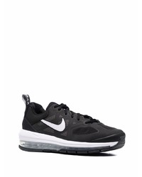 Chaussures de sport noires et blanches Nike