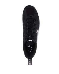 Chaussures de sport noires et blanches Nike