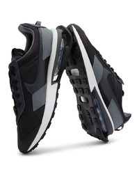 Chaussures de sport noires et blanches Nike