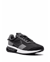 Chaussures de sport noires et blanches Nike