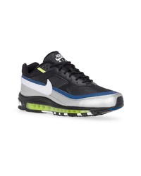 Chaussures de sport noires et blanches Nike