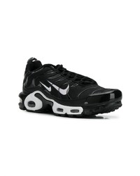 Chaussures de sport noires et blanches Nike