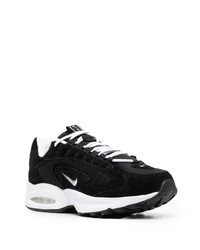 Chaussures de sport noires et blanches Nike