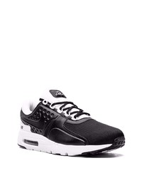 Chaussures de sport noires et blanches Nike