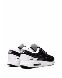 Chaussures de sport noires et blanches Nike