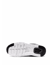 Chaussures de sport noires et blanches Nike