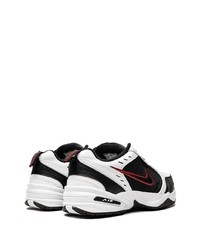 Chaussures de sport noires et blanches Nike