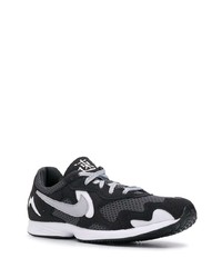 Chaussures de sport noires et blanches Nike