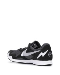 Chaussures de sport noires et blanches Nike