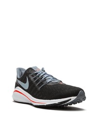 Chaussures de sport noires et blanches Nike