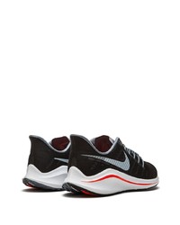 Chaussures de sport noires et blanches Nike