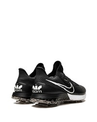 Chaussures de sport noires et blanches Nike