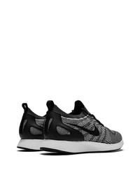 Chaussures de sport noires et blanches Nike