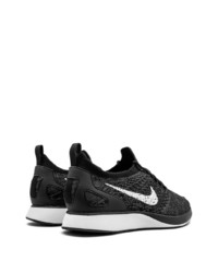 Chaussures de sport noires et blanches Nike