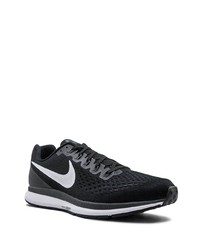 Chaussures de sport noires et blanches Nike