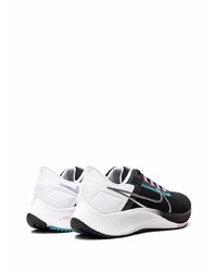 Chaussures de sport noires et blanches Nike