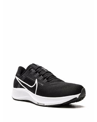 Chaussures de sport noires et blanches Nike