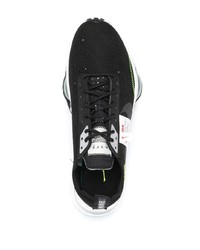 Chaussures de sport noires et blanches Nike