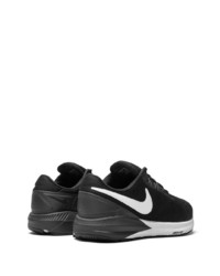 Chaussures de sport noires et blanches Nike