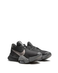 Chaussures de sport noires et blanches Nike