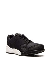 Chaussures de sport noires et blanches Nike