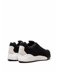 Chaussures de sport noires et blanches Nike