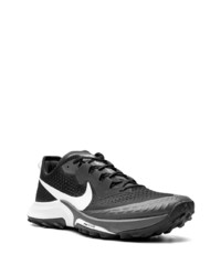 Chaussures de sport noires et blanches Nike