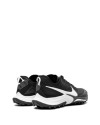 Chaussures de sport noires et blanches Nike