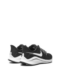 Chaussures de sport noires et blanches Nike