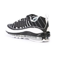 Chaussures de sport noires et blanches Nike