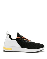 Chaussures de sport noires et blanches Armani Exchange