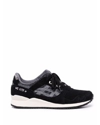 Chaussures de sport noires et blanches Asics