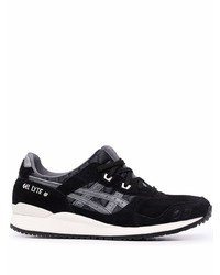 Chaussures de sport noires et blanches Asics