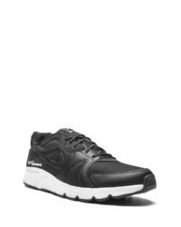 Chaussures de sport noires et blanches Nike