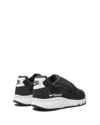 Chaussures de sport noires et blanches Nike