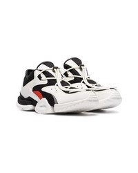 Chaussures de sport noires et blanches Reebok