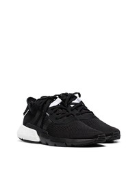 Chaussures de sport noires et blanches adidas