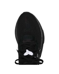 Chaussures de sport noires et blanches adidas