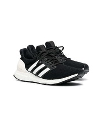 Chaussures de sport noires et blanches adidas