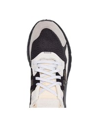 Chaussures de sport noires et blanches adidas