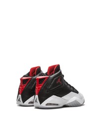 Chaussures de sport noires et blanches Jordan