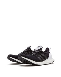 Chaussures de sport noires et blanches adidas